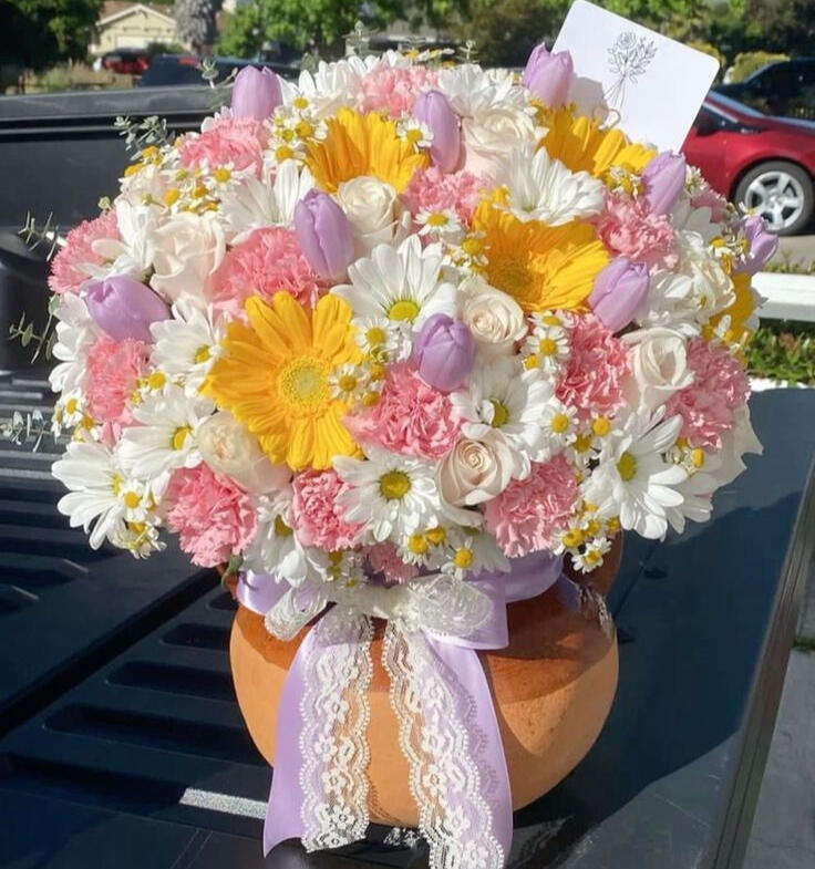 Barrito Vase Floral Mix $170